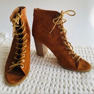 Ardene’s Lace Up Heel Sz 8